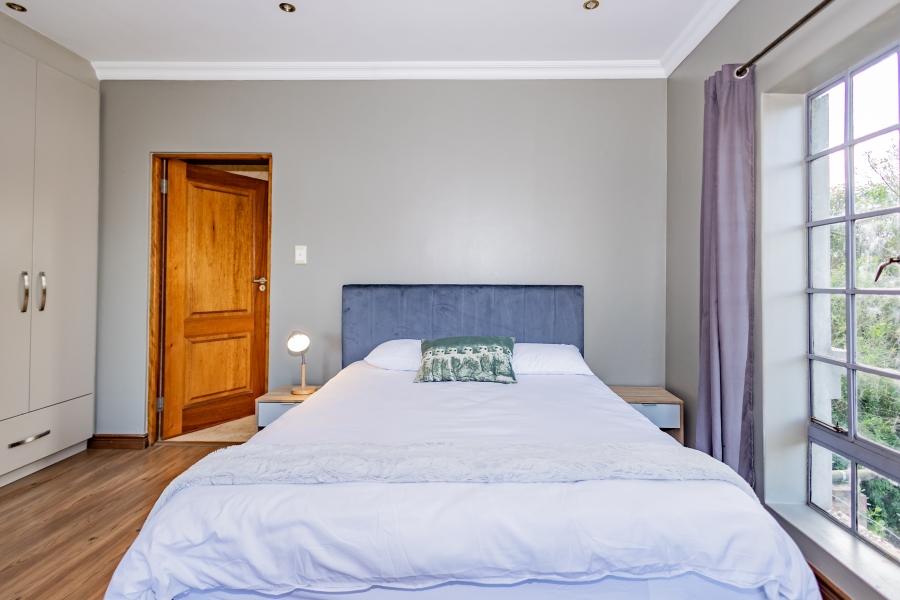 6 Bedroom Property for Sale in Vierlanden Western Cape